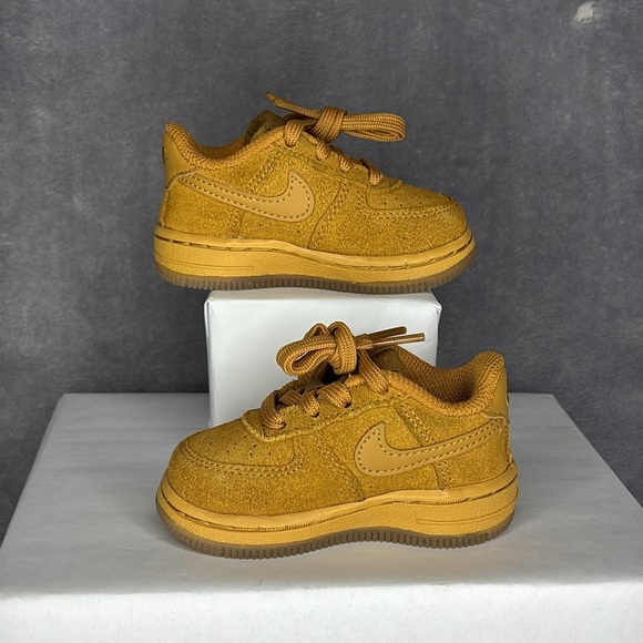 🔥🔥🔥 Nike Kids Air Force 1 (PS) "Wheat" Sneakers Size: 4c🔥🔥🔥 - Picture 2 of 7